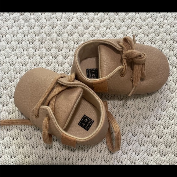 No name brown/tan baby shoes - Picture 3 of 5